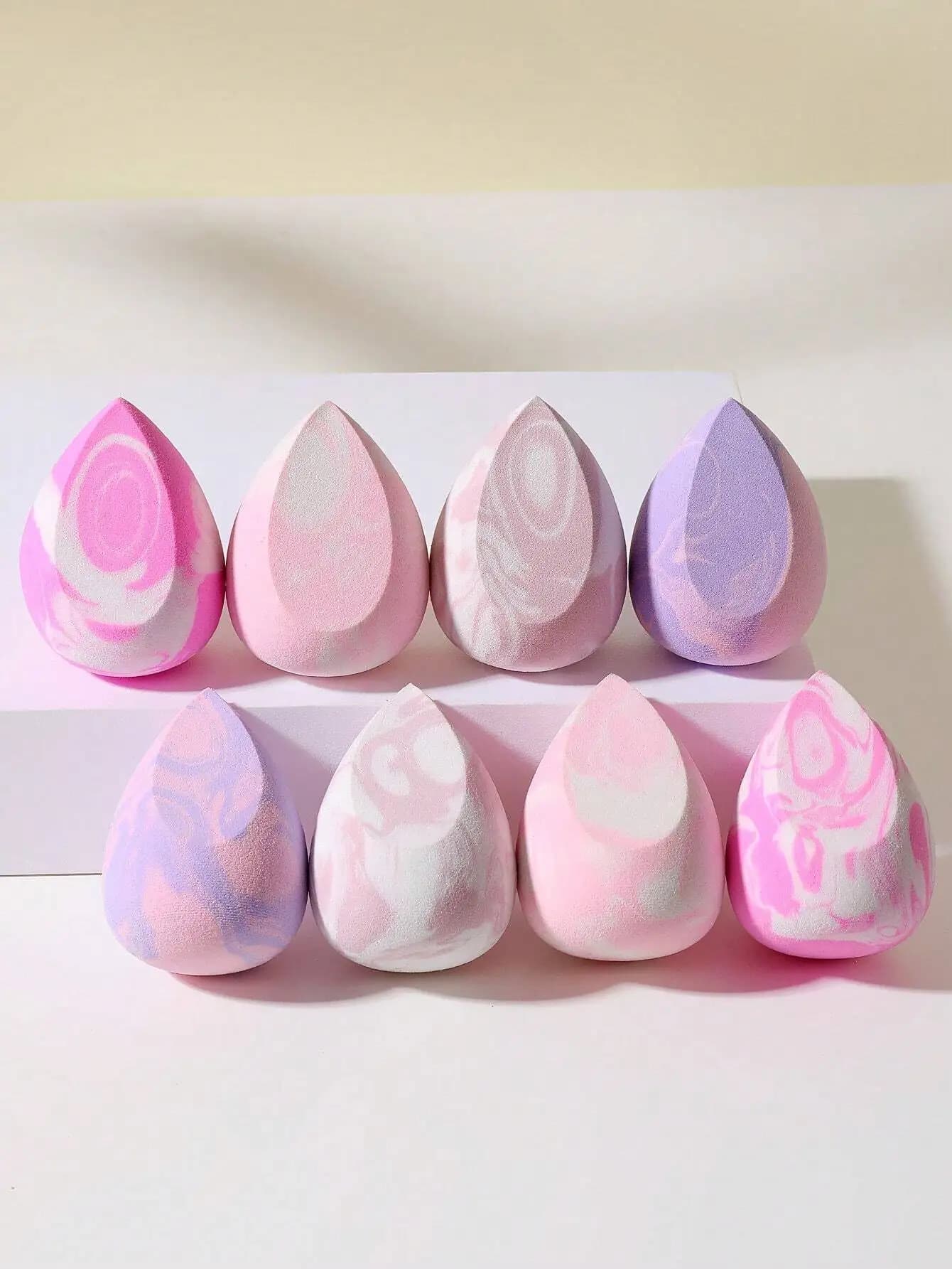 8 spugne morbide ed elastiche multifunzionali per il trucco, utilizzabili sia a secco che bagnate, per applicare fondotinta, correttore, crema e cipria sul viso, portatili, ideali per la camera da letto, la toeletta, i viaggi, l'uso quotidiano, accessori di bellezza economici, regali e omaggi ideali per le vacanze di Natale per le donne.
