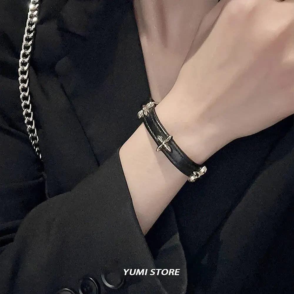 Bracciale Vintage con Croce e Fiore per Donne, Stile Gotico Punk in Pelle PU Regolabile, Gioielli per Ragazze Kpop e Coppie, Accessori Y2K