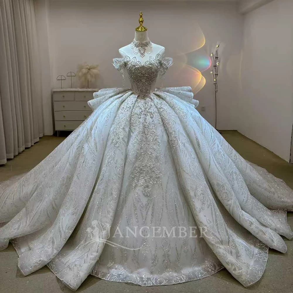 Customzied Scollo rotondo a maniche corte Abito da ballo in pizzo Cappella Treno Abito da sposa Increspature abiti da sposa Lusso novias ufficiali