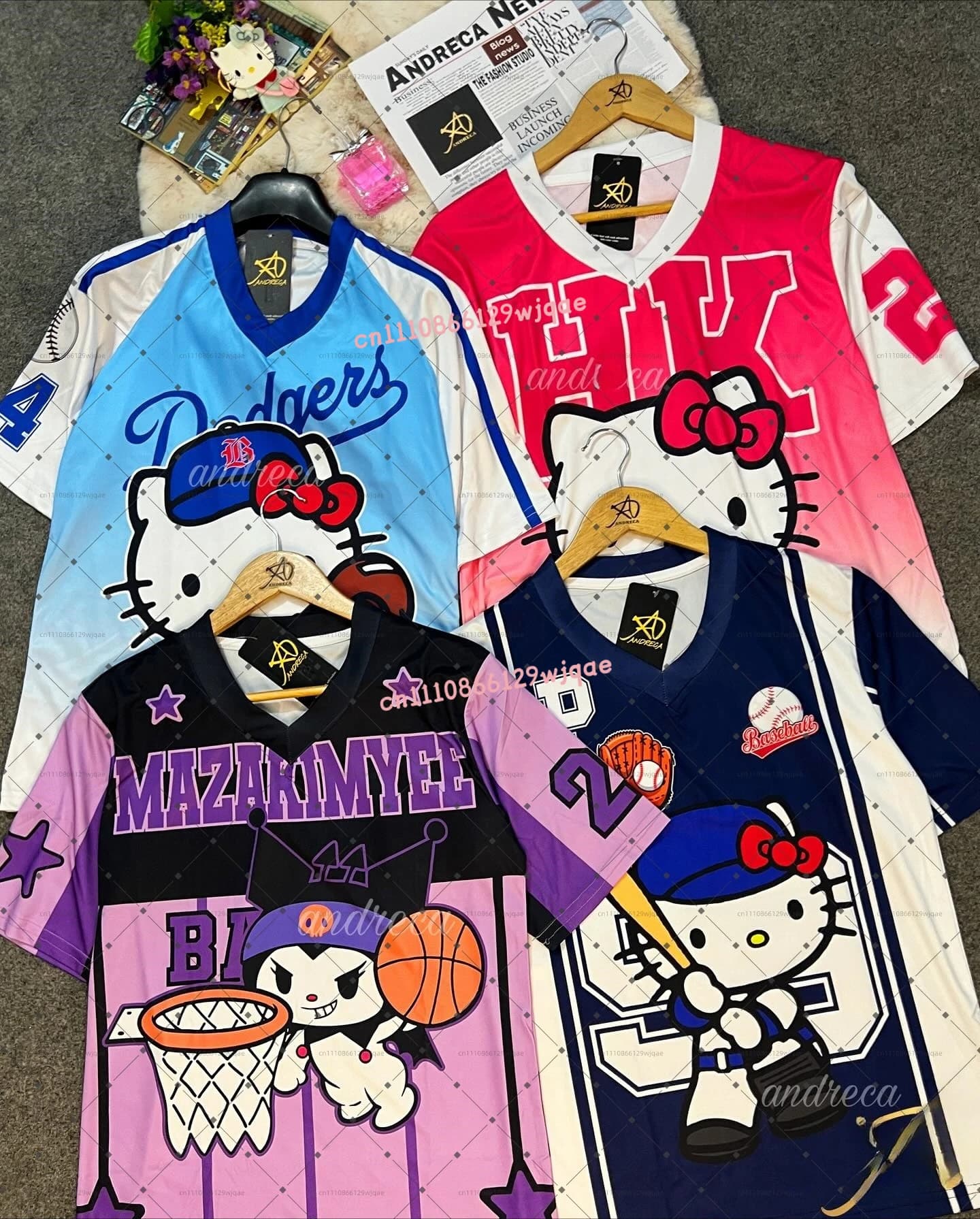 T-shirt Sportiva con Scollo a V della Serie Sanrio Cartoon Trendy 2026, per Bambini/Adulti, Moda Casual Traspirante a Maniche Corte