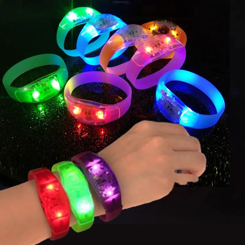 6 pezzi braccialetti luminosi attivi dal suono braccialetto con luce a LED controllo del suono in silicone braccialetto che si illumina al buio festa di Halloween Natale