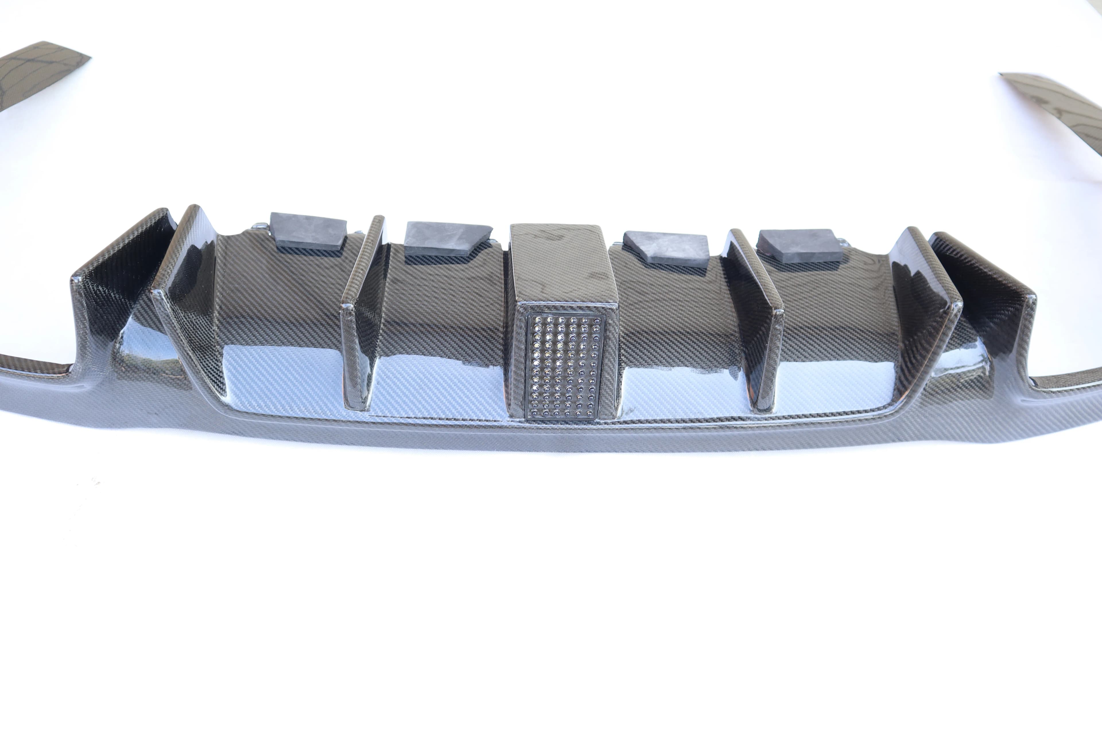 W213 E63/E63S carbon fiber diffuser – Polished black finish, perfect accessory