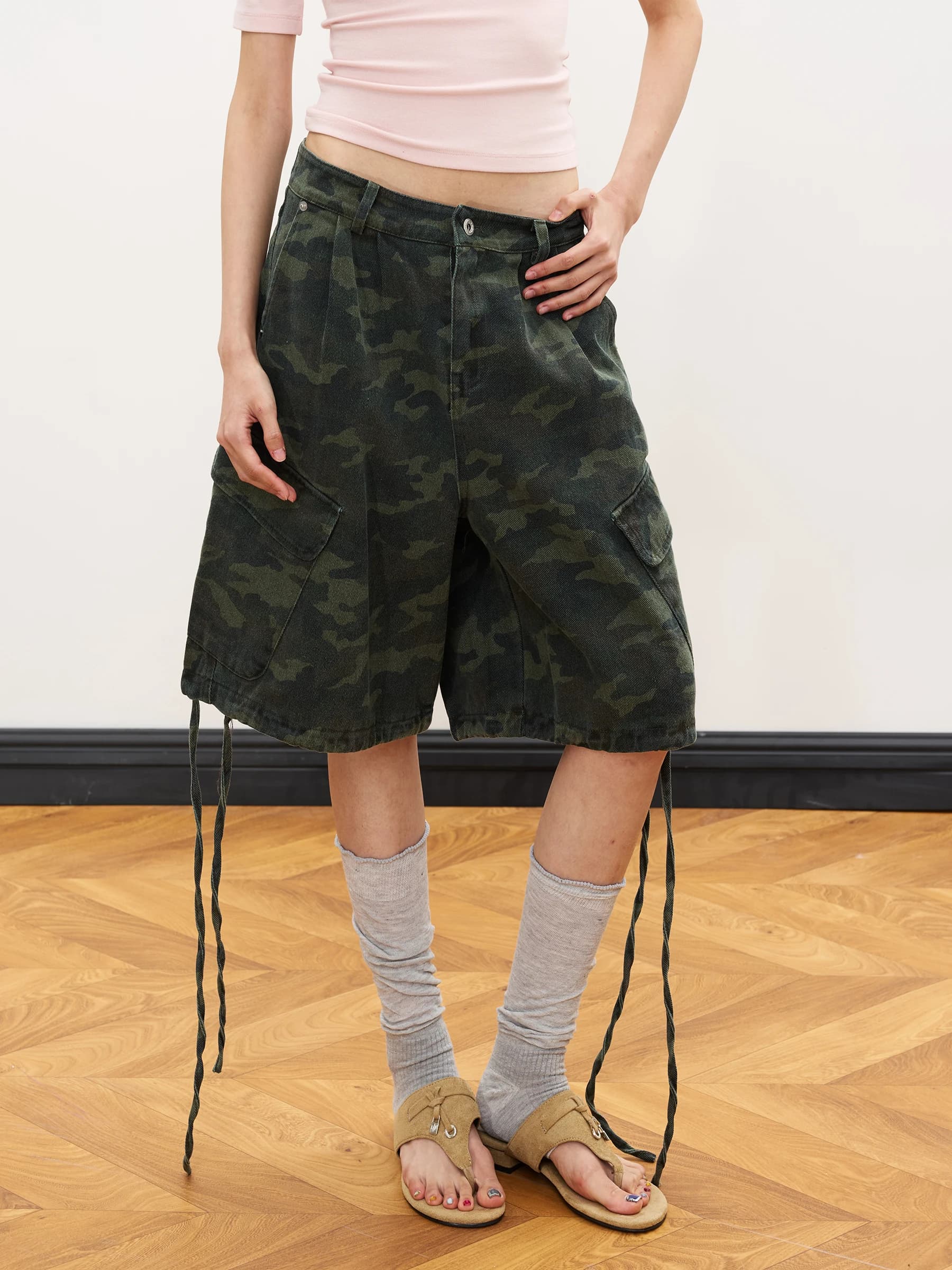 Junecut Nuovi Pantaloncini Estivi Stile Vintage con Stampa Camouflage, Gamba Dritta Larga, Lunghezza al Ginocchio, Moda Streetwear