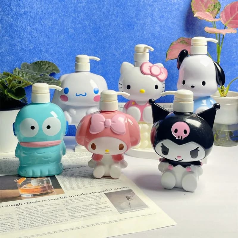 Simpatici dispenser di sapone Hello Kitty Figure Dispenser da viaggio portatile Bottiglie vuote di gel doccia Bagno Decorazione di articoli anime