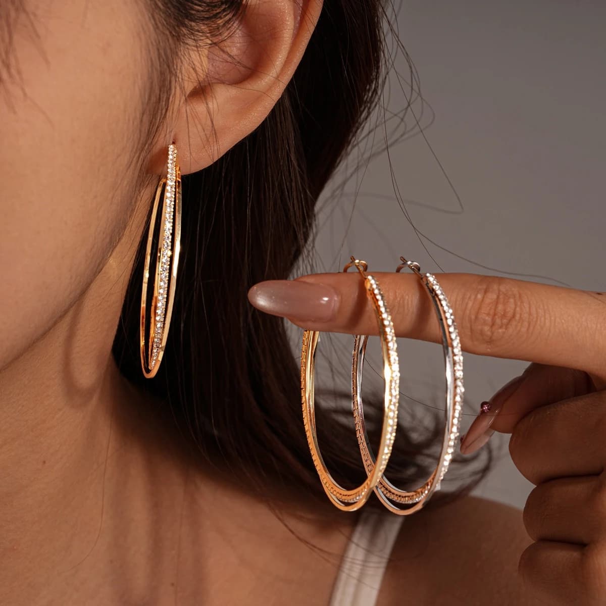 Orecchini a cerchio intrecciati geometrici a doppio strato per le donne Squisiti orecchini con strass Regali di gioielli di moda di fascia alta di lusso K