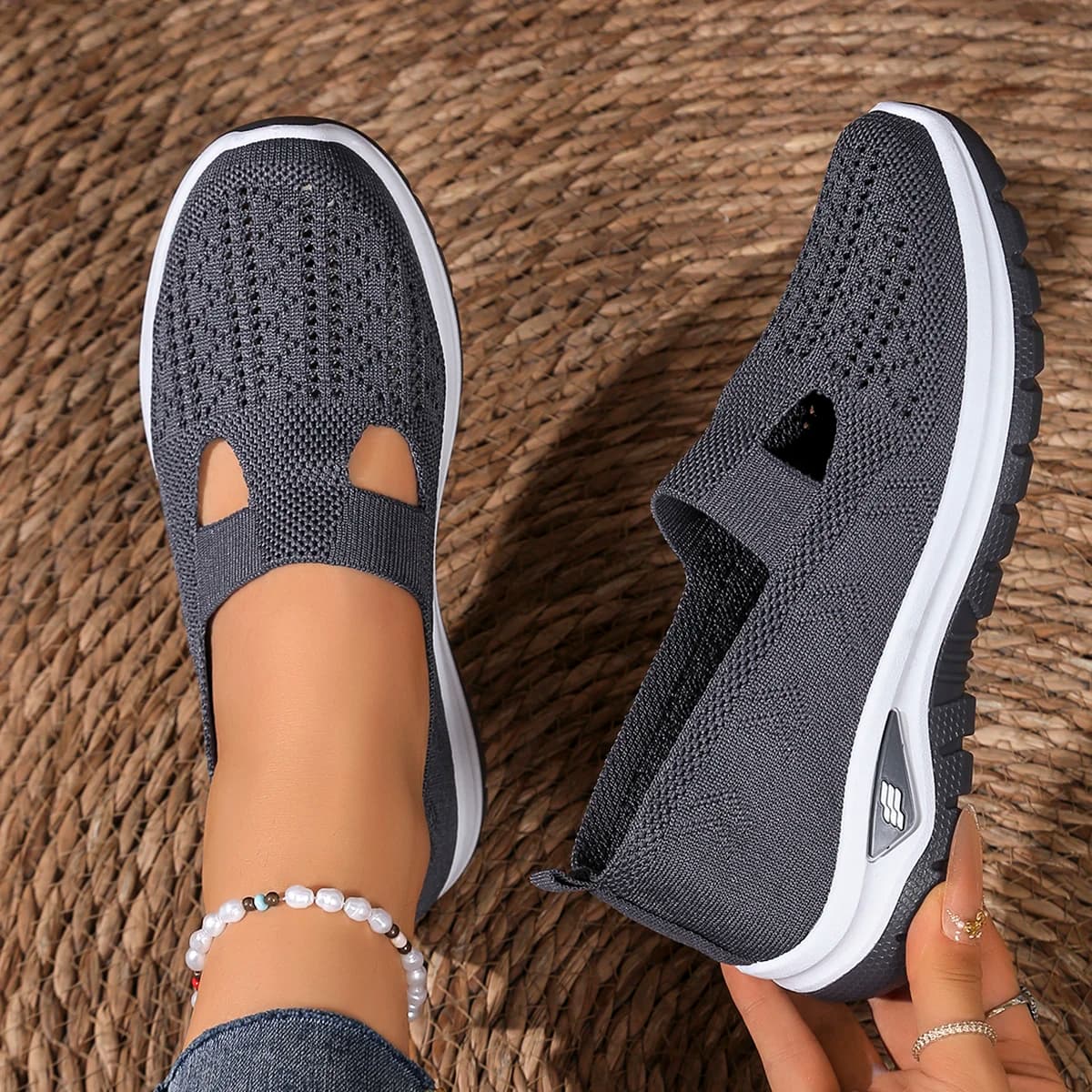 Women's Summer Shoes 2026: Women's casual sneaker in plain color, with soft and breathable sole, open pattern