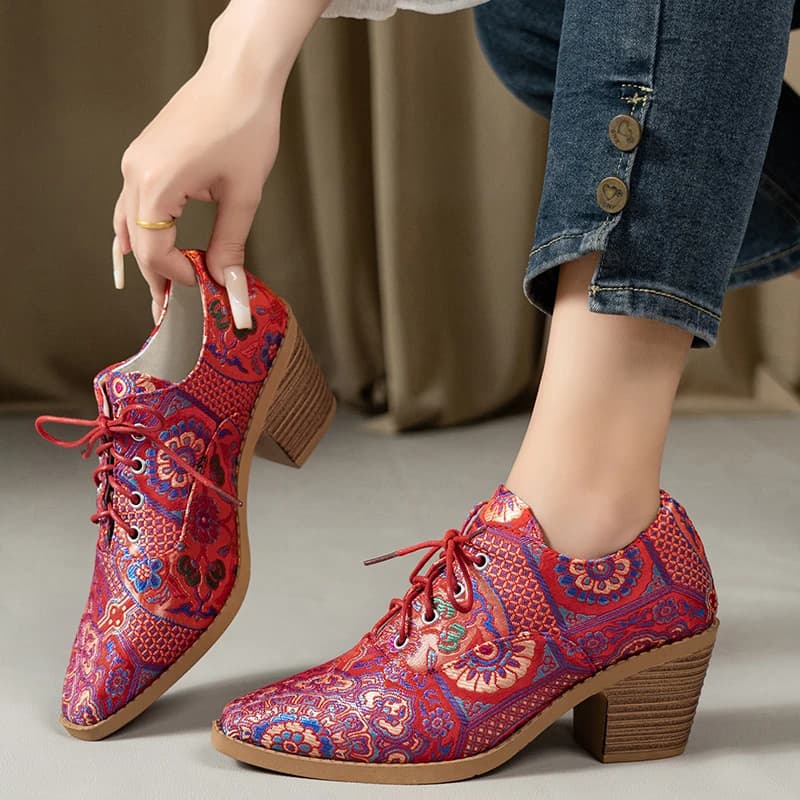 Stivali etnici da donna Stivali ricamati primavera inverno Scarpe con plateau a punta Stivaletti moda donna Donna Botas De Mujer