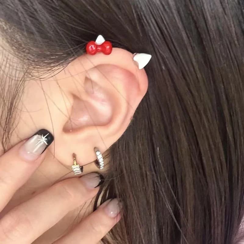 [HS] # 2 Pezzi Orecchini a Forma di Cuore con Fiocco in Acciaio al Titanio, Gioielli Carini per Donne, Accessori per Piercing
