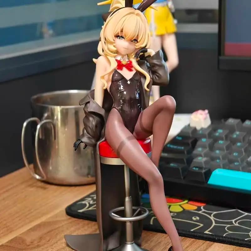 Statuetta Anime di Professore Sorridente in Costume da Coniglietta, Modello in PVC da Collezione, Decorazione per Case PC con Calze Nere per Collezionisti Adulti