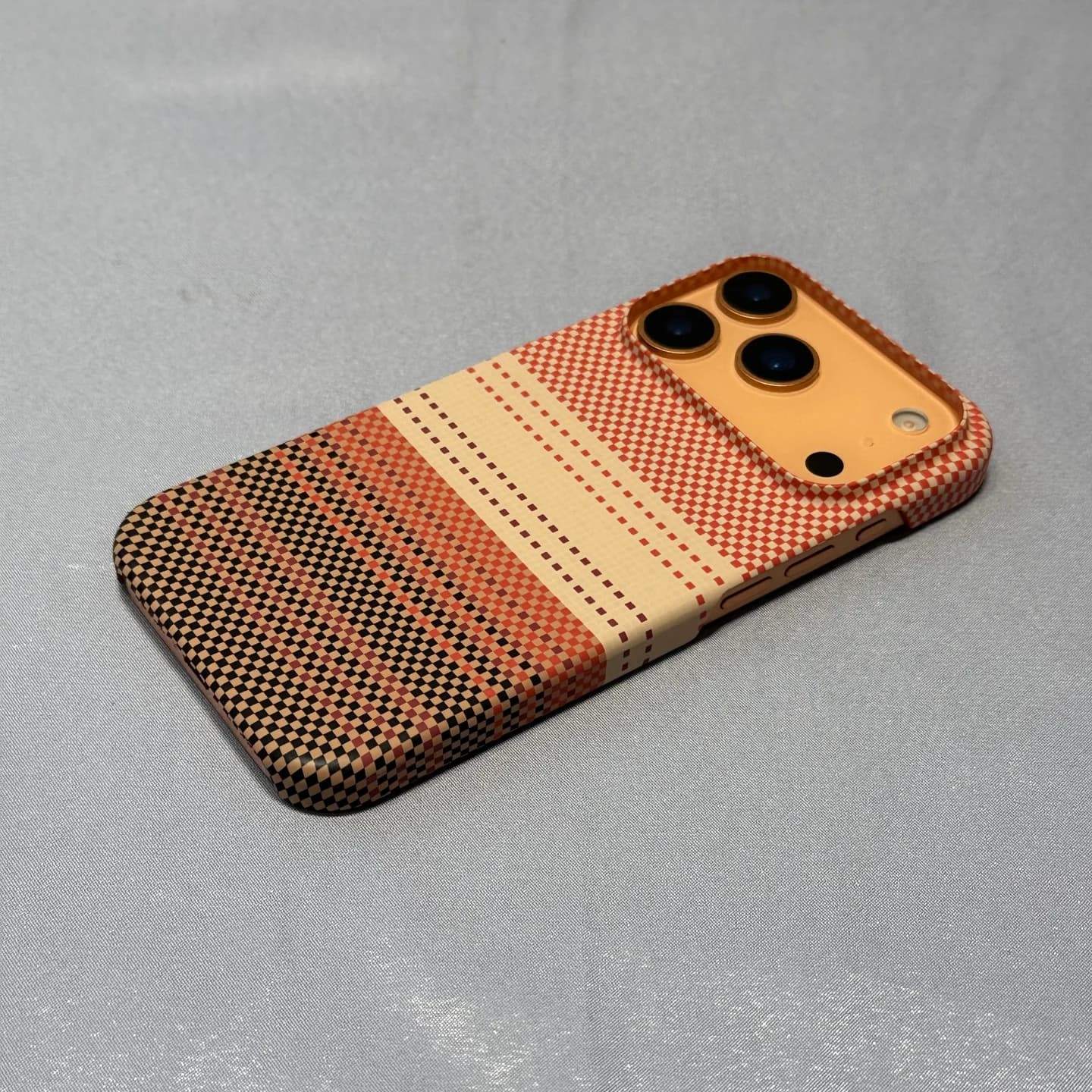 Custodia per iPhone 17 Pro Max/16 Pro Max con motivo intrecciato Tramonto e Alba, compatibile con Apple 17P/16P/15P, cover protettiva magnetica creativa con supporto, design di nicchia unisex, supporta la ricarica wireless, custodia lucida