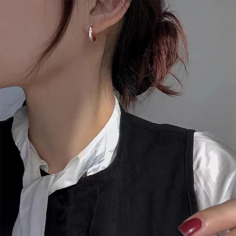 Minimalist Plain Hoop Ear Buckles for Women, 2026 New Arrival Bestseller, Unique Ins Style, High-End Light Luxury, Cold Tone Stylish Designed Ear Rings
