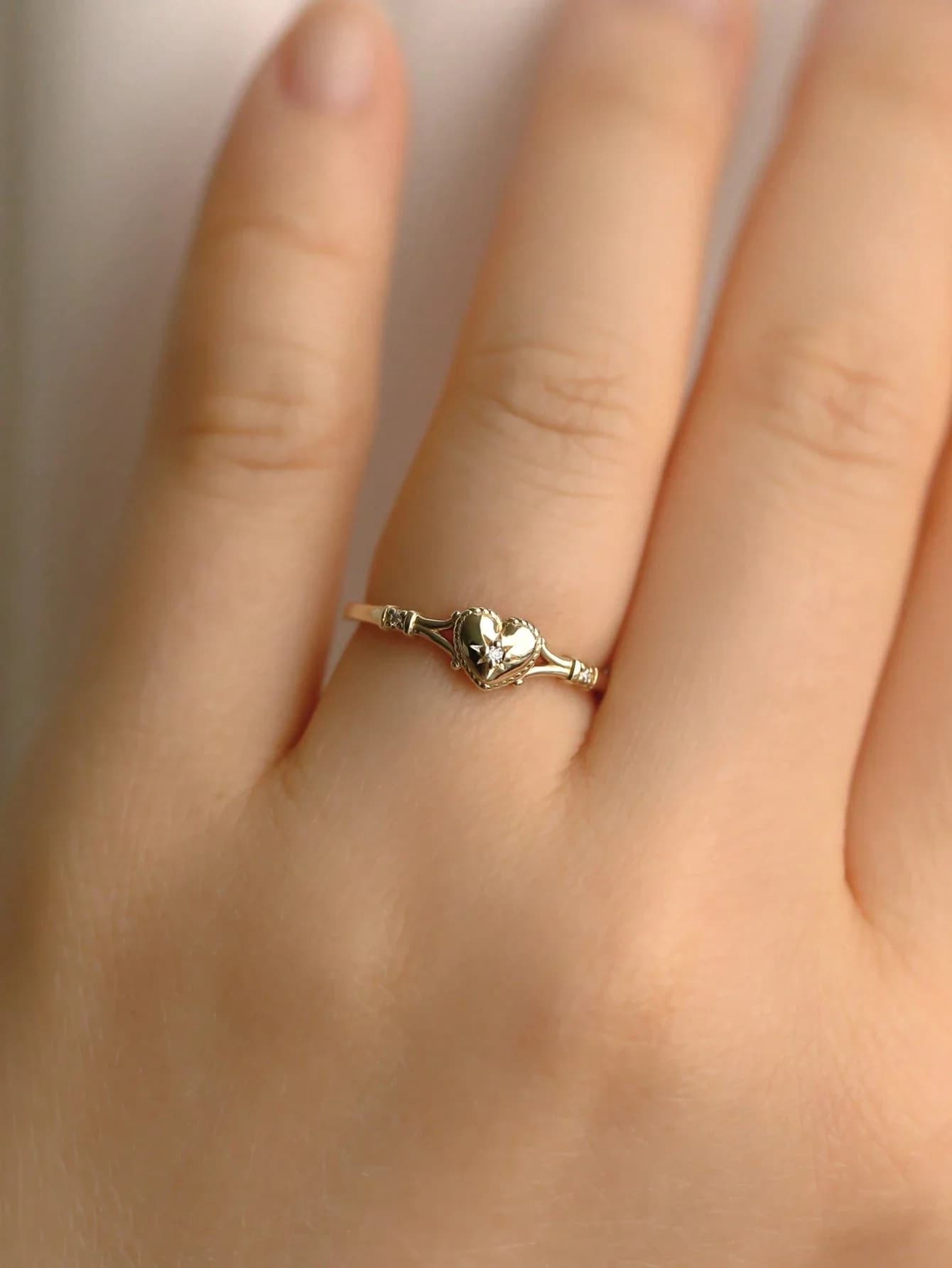 Anello a forma di cuore placcato oro per donna con diamante finto intarsiato, anello impilabile di promessa.