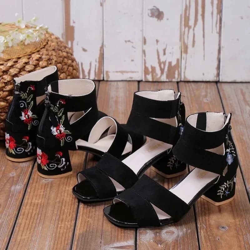 XIHAHA Estate Nuovi Sandali da Donna Retro Ricama Sandali Grossi Ragazze Moda Tacchi Grossi Sandali da Donna Scarpe da Ballo
