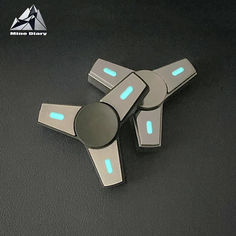 Romanzo Mini Fidget Spinner Luminoso Giocattolo Antistress EDC Fresco Giroscopio In Acciaio Inox Allevia Il Rilassamento Agitarsi Giocattoli