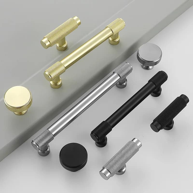 Manopola dell'armadio tirare finitura satinata oro spazzolato con nero opaco elettrolitico per maniglie del cassetto del comò dell'hardware dell'armadio da cucina