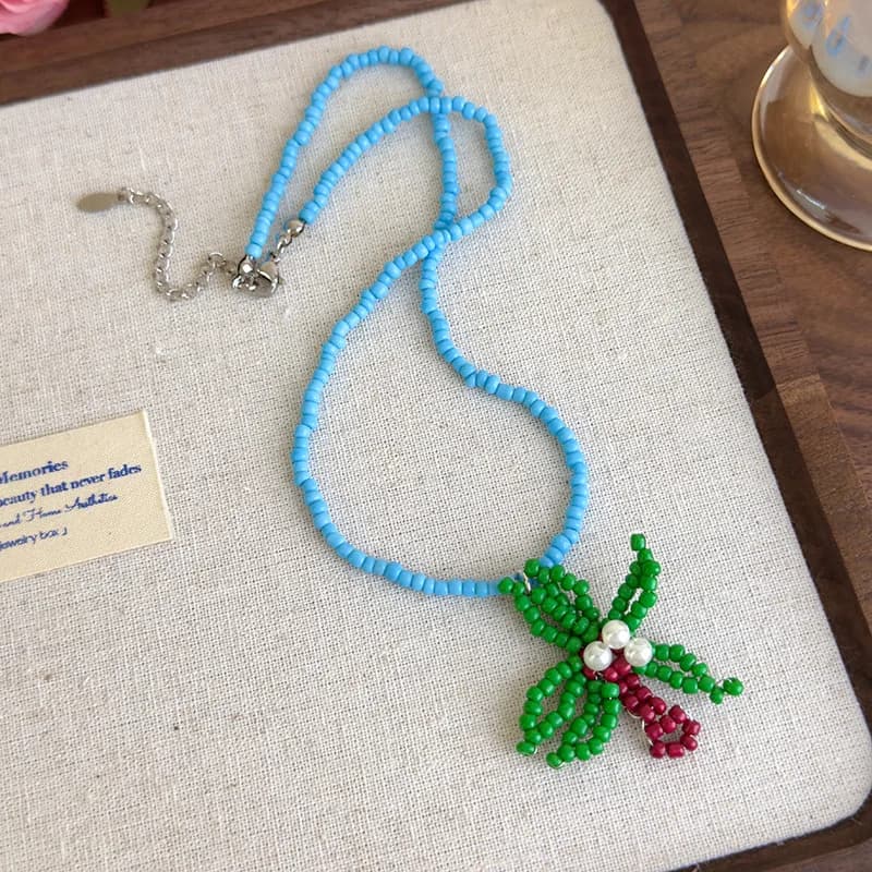 2026 Collana girocollo con perline fatte a mano verde estivo 2026 Design di lusso leggero Gioielli con catena clavicola 2026 Accessorio di moda
