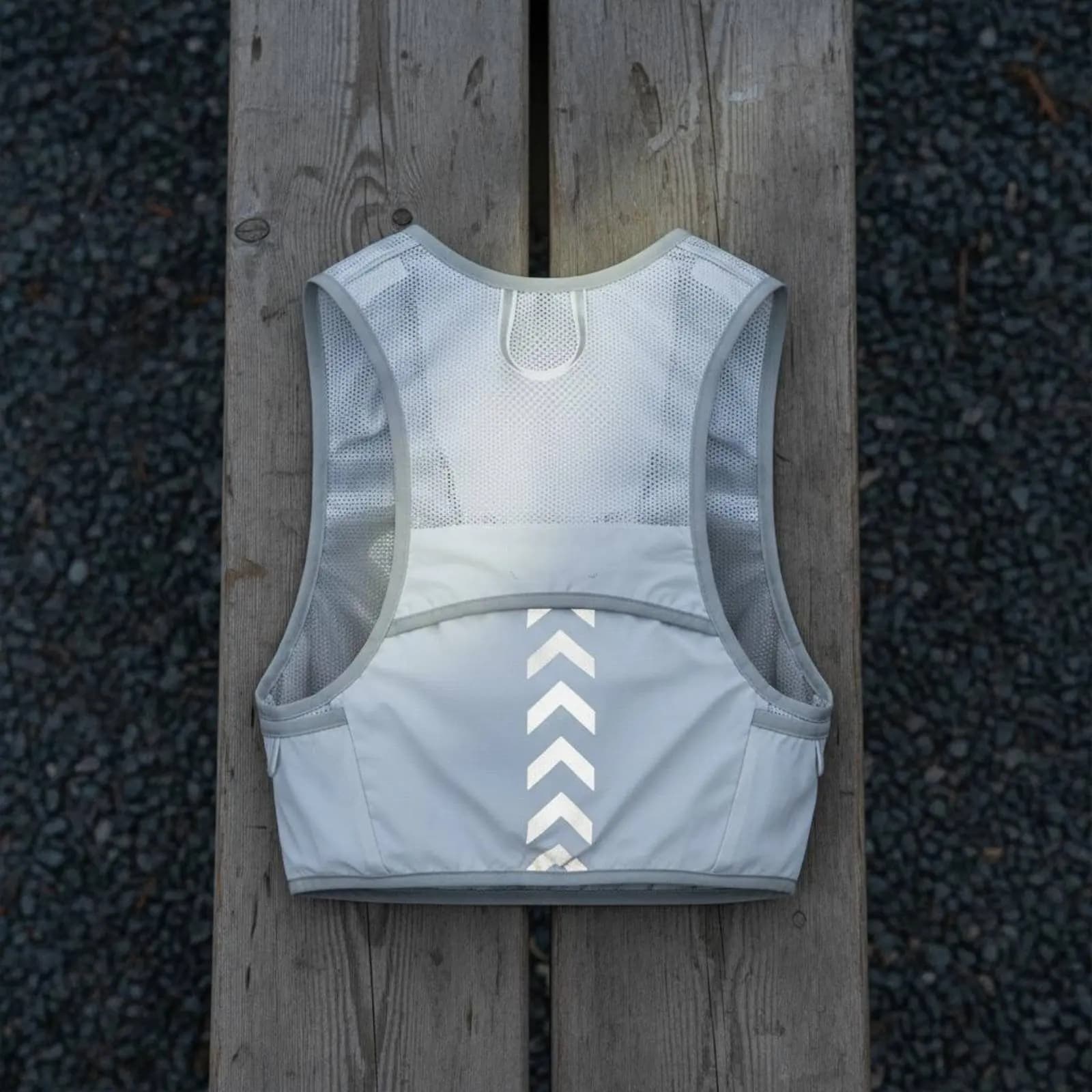 Hydration Vest Backpack Adjustable Fit Cycling Vest Pack Outdoor Gear Breathable Mesh Shock-Absorbing-Hands-off for Hiking