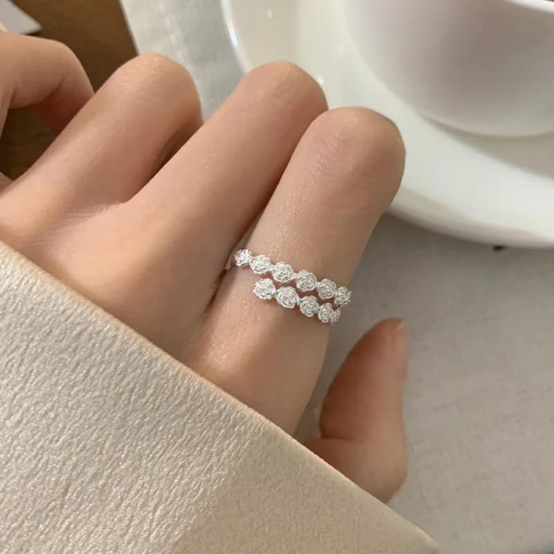 Anello fiore stile coreano per donna, anello dito indice fiore rosa design di nicchia, anello unico primavera ed estate di fascia alta 2024 Nuovo modello