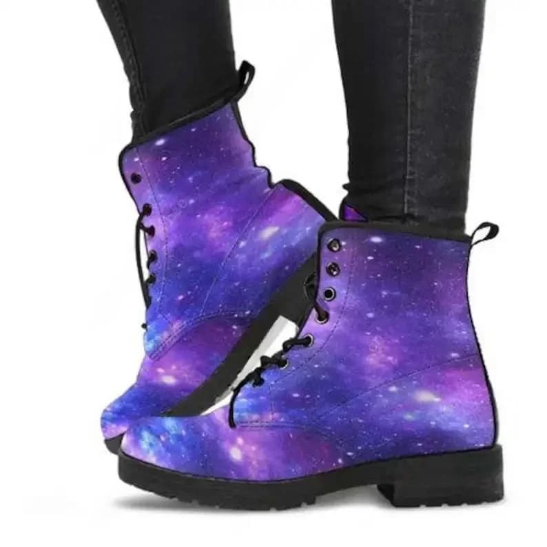 Stivali in pelle Galaxy / Stampa personalizzata artigianale Galaxy / Stivali invernali da uomo e da donna / Regalo per gli amanti della galassia