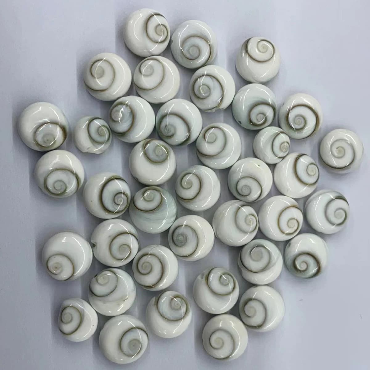 Set di Perle di Conchiglia in Madreperla Lucidata, Forniture Premium per Creazione di Gioielli, per Design di Orecchini, Collane e Ornamenti alla Moda