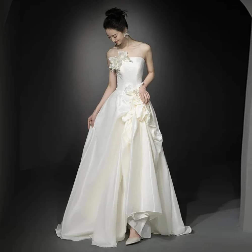 Customized Satin Strapless Light Wedding Dress Forest Style Full Skirt Elegant Adult Formal Gown Matching Outdoor Bridal Veil