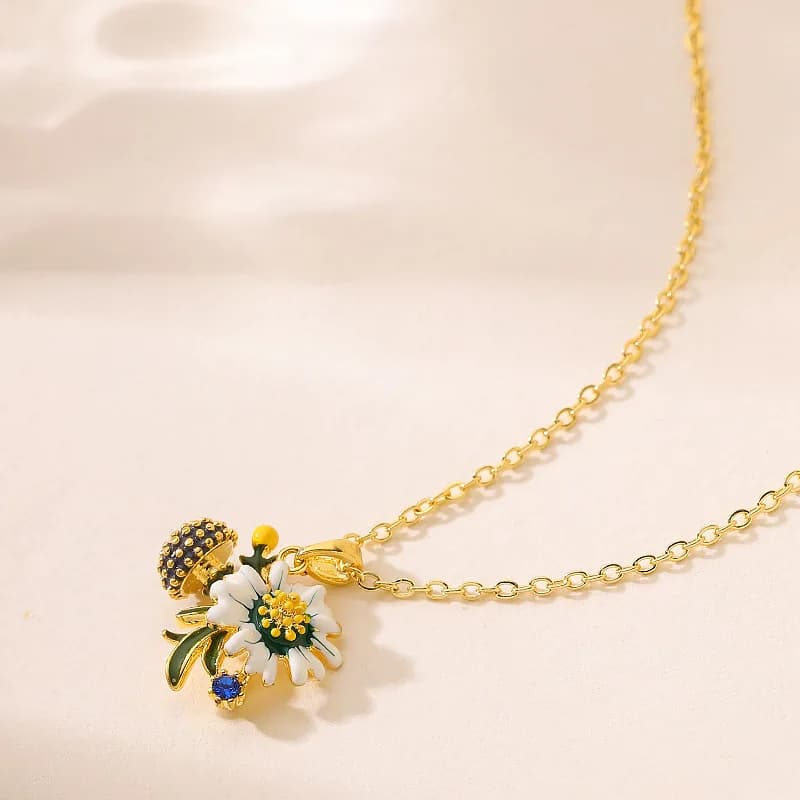 Simple dripping glaze daisy flower pendant necklace light luxury niche sweet personality design fairy clavicle chain
