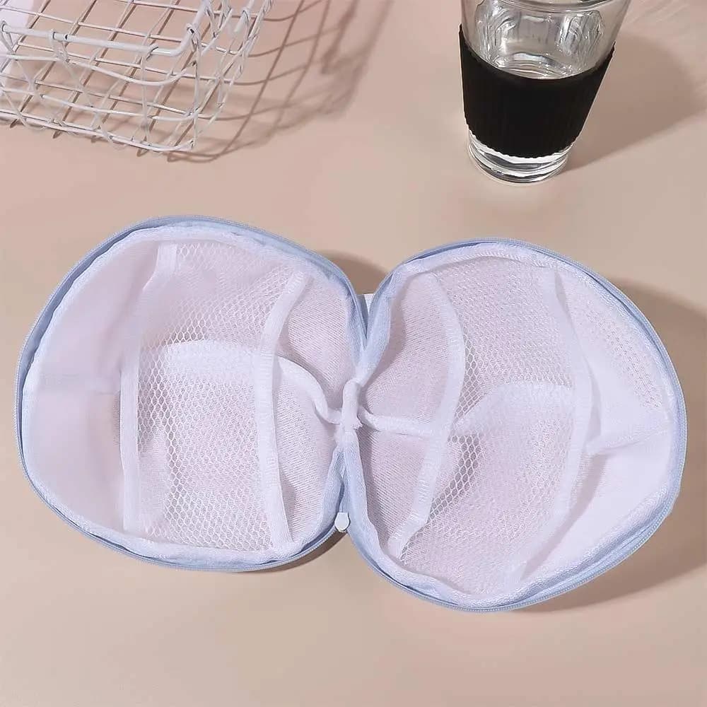 Underwear washing bag, washable in washing machine, with zipper, for bras and other garments.