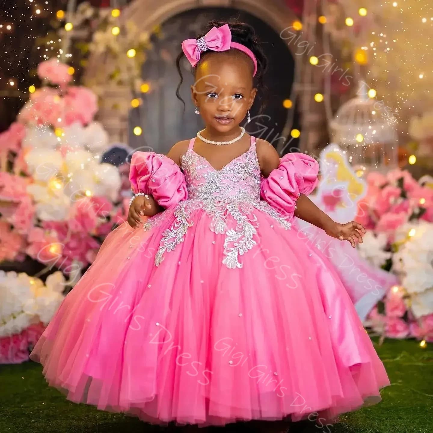 Abito da ragazza di fiore rosa caldo per bambini da sposa, cinturino per spaghetti, applique in rilievo, abito da compleanno in tulle, abito da ballo personalizzato
