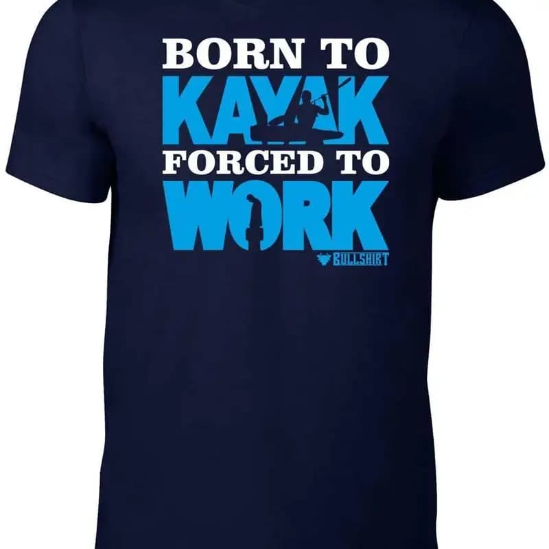 T-shirt da uomo 'Born to Kayak Forced to Work' – Regalo divertente per appassionati di canoa, barca e pagaia