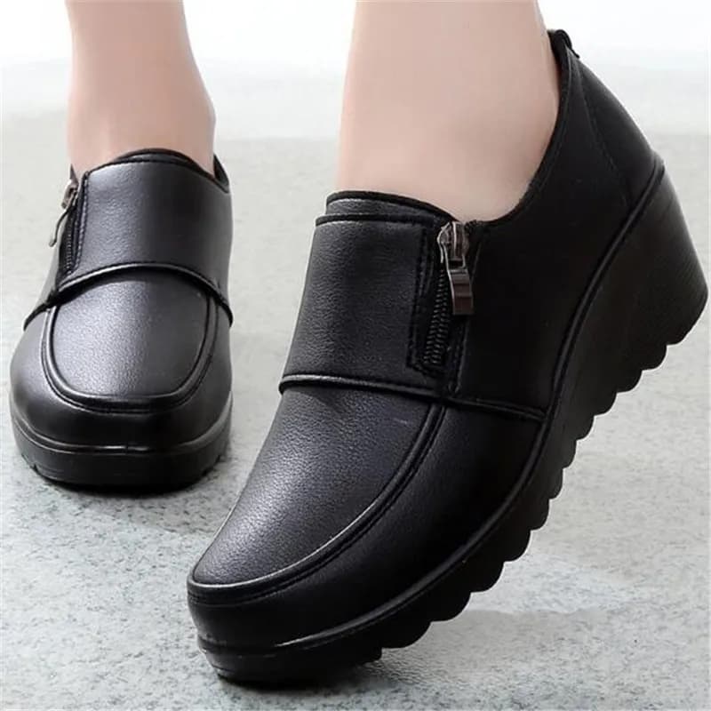Nuove scarpe da donna primaverili moda casual scarpe con zeppa in pelle da donna slip on comode scarpe da lavoro nere appartamenti