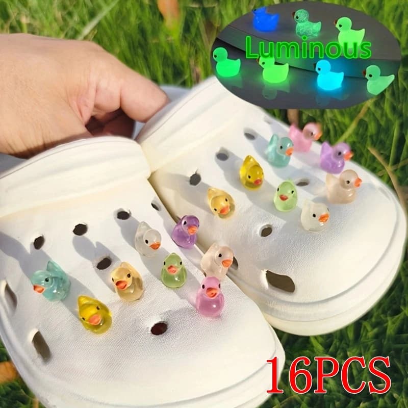 14/16PCS Luminoso 3D FAI DA TE Fibbia Staccabile Scarpe Accessori Anatra Pendenti e Ciondoli Set Carino Natale Anatre Avanzate Decorazioni di Scarpe
