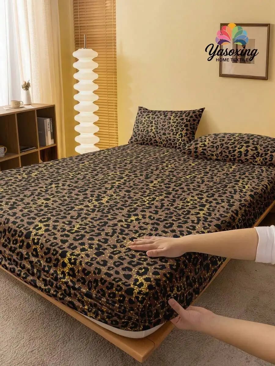 Set of 3 Pieces with Leopard Print and Golden Points, in Microfiber, 1 Sheet with Angles + 2 Loyalty