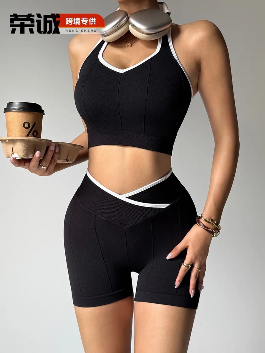 Completo Sportivo Estivo da Donna: Top Corto Senza Maniche e Pantaloncini da Ciclismo in Nylon per Allenamento e Palestra
