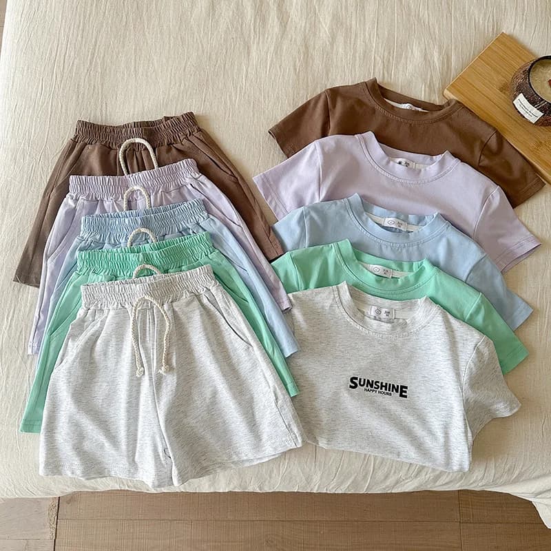 Nuovo Set Estivo di Abbigliamento Sportivo per Bambine, T-shirt con Stampa Lettering + Pantaloncini, Completo 2 Pezzi per Ragazzi, Outfit Casual