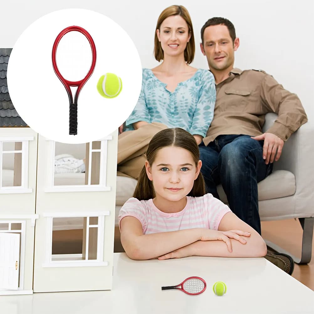 2 Set di Racchette da Tennis in Miniatura, Accessori Sportivi Realistici per Casa delle Bambole, Decorazione per Giochi di Ruolo, Mini Palline da Tennis