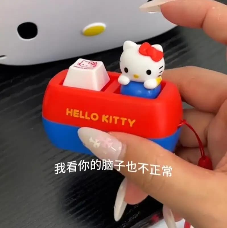 Sanrio Hello Kitty Portachiavi con pulsante vocale Kt Cat Keycap Giocattolo antistress Simpatico pulsante per tastiera Squishy Desk Decor Regali di compleanno