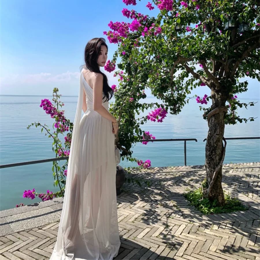 Abito estivo bianco monospalla stile antica dea greca con nastro, super leggero, per foto di matrimonio, vacanze e spiaggia