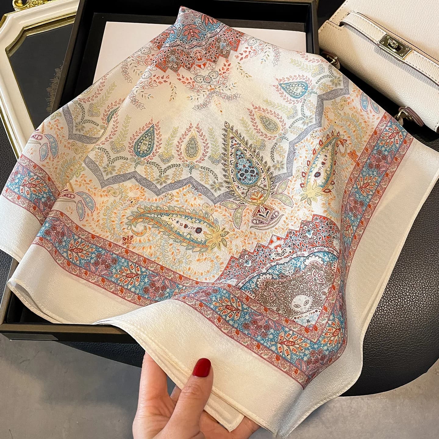 2025 Nuovo 100% Sciarpa di seta naturale Donna Scialli quadrati Avvolge Foulard Sciarpe Pashmina Fazzoletto da collo Hijab femminile Bandana Poncho 65 cm