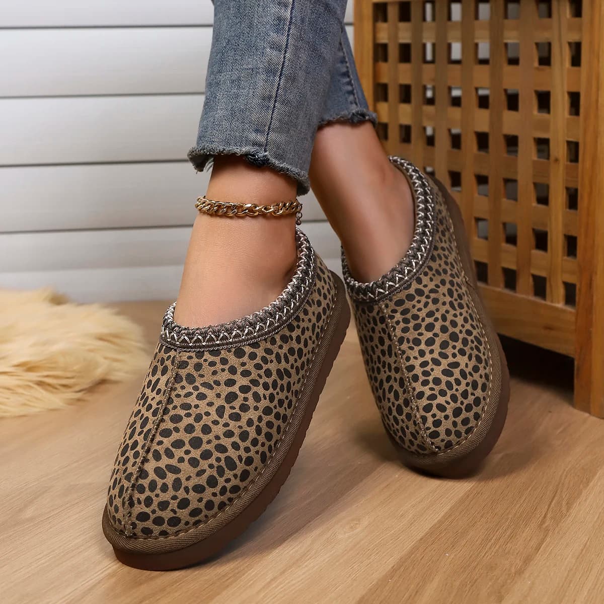 Pantofole calde in peluche da donna Pantofole con punta alla moda con suola spessa antiscivolo per interni ed esterni Scarpe da donna di grandi dimensioni