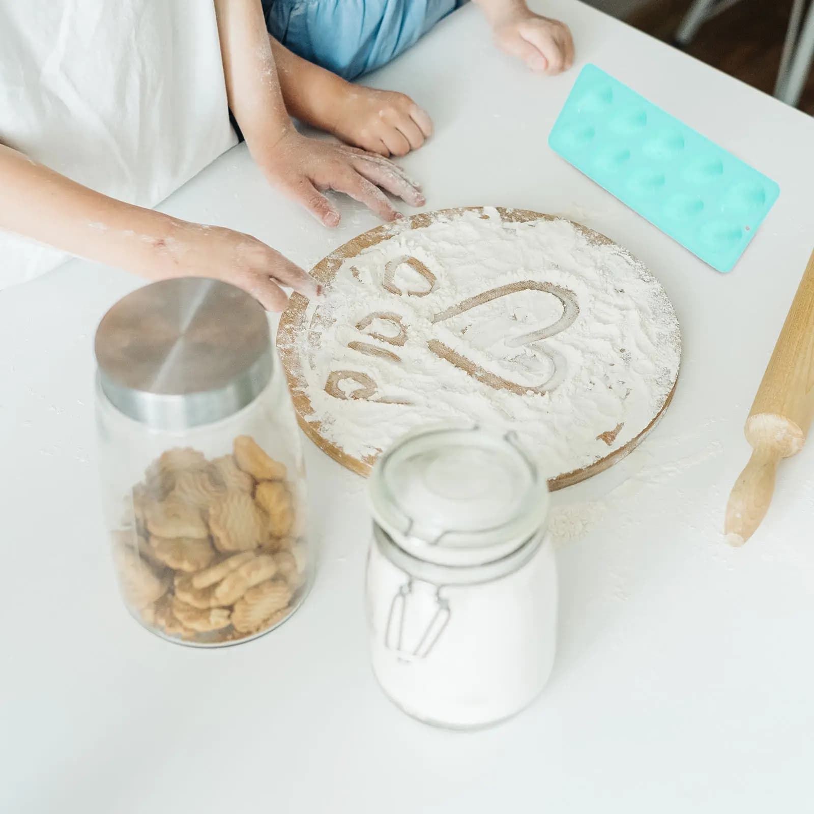 Set di 2 Stampi in Silicone a Forma di Uovo di Dinosauro per Torte, Ghiaccio, Cioccolato e Caramelle, Strumenti per Dessert Fai-da-Te, Regalo di Compleanno per Bambini