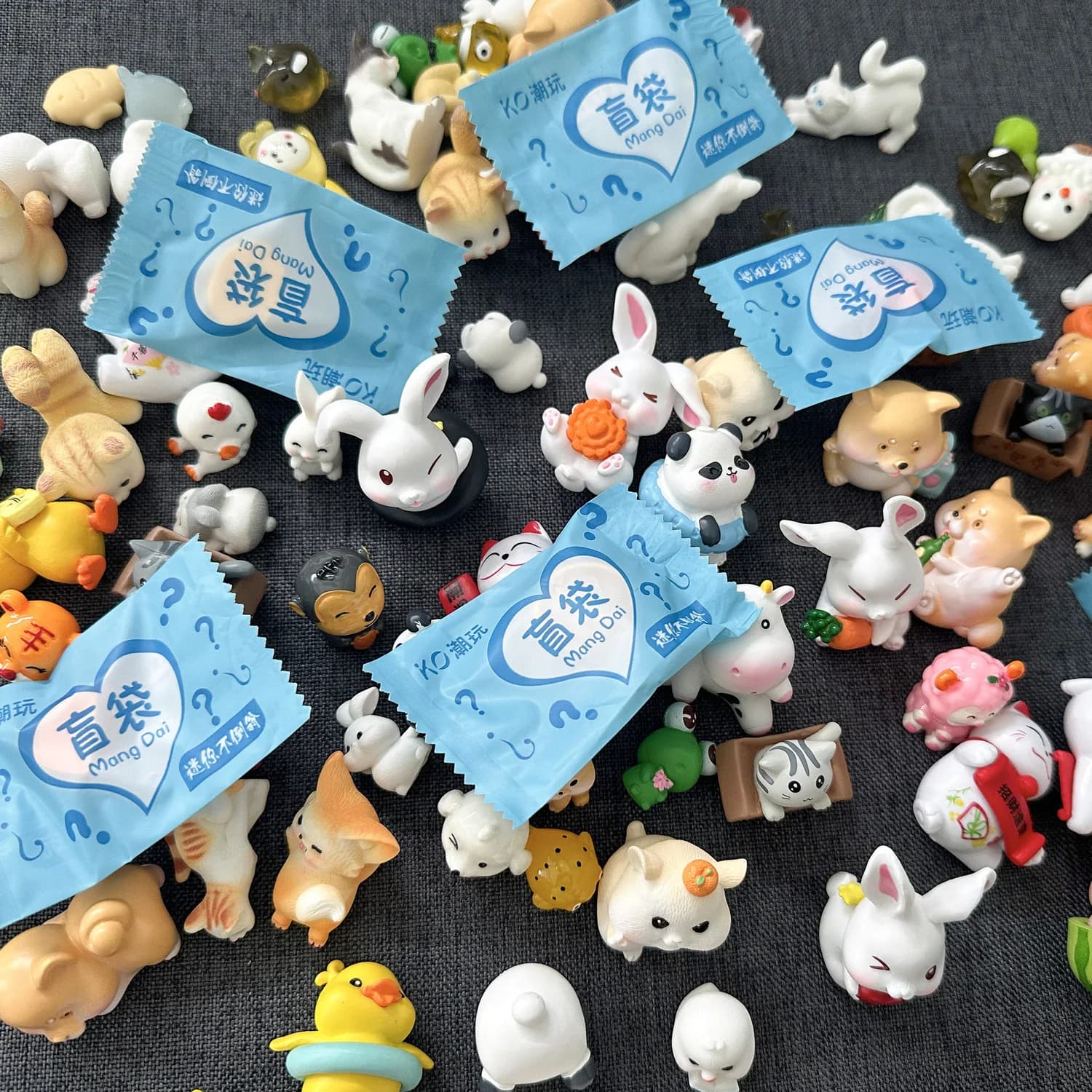 5/10/20/40 pieces of mini resin tiger rabbit box blind ornament family party bag blind model toy for children gift send randomly
