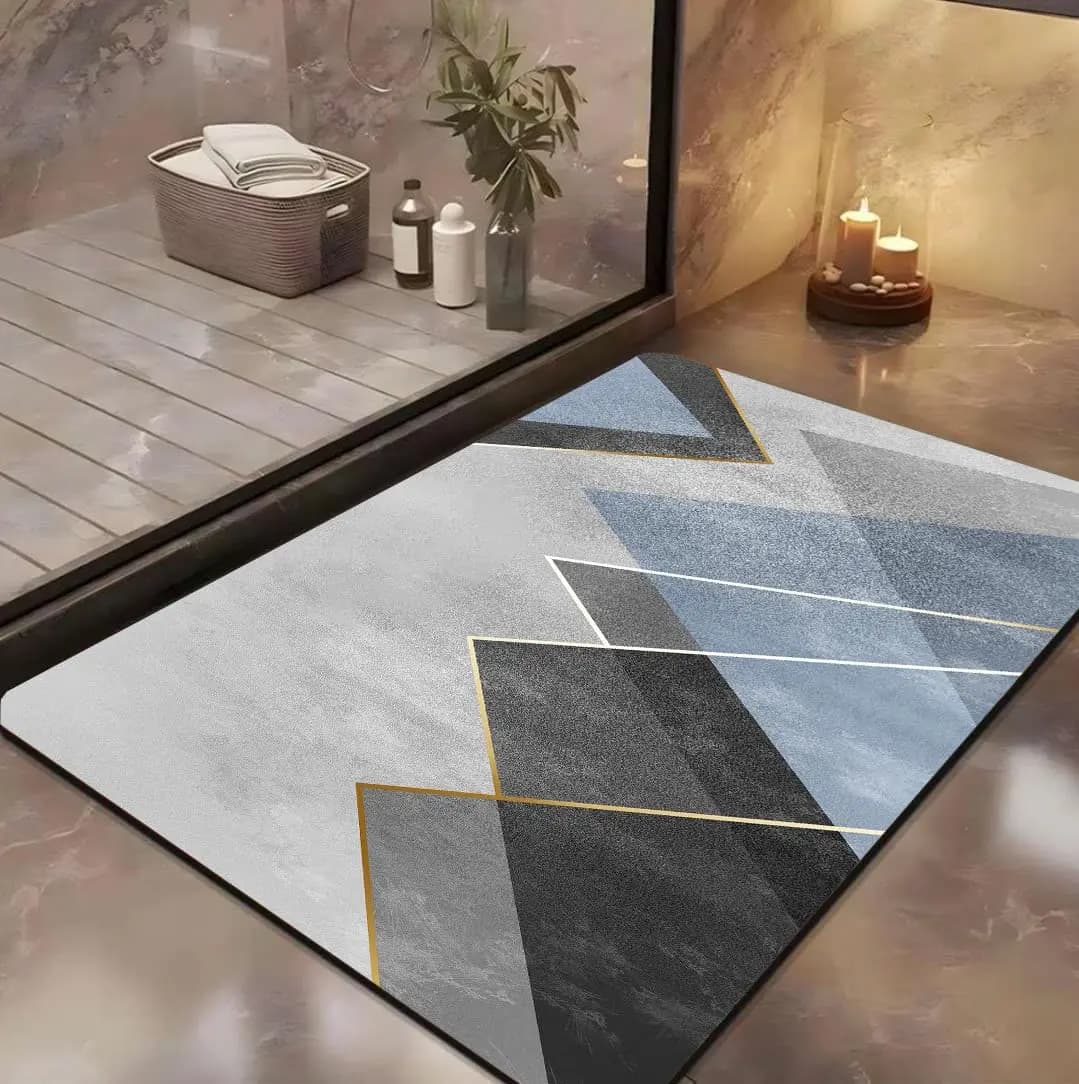 Tappetino da bagno con motivo a freccia geometrica grigio, nero e oro per bagno contemporaneo