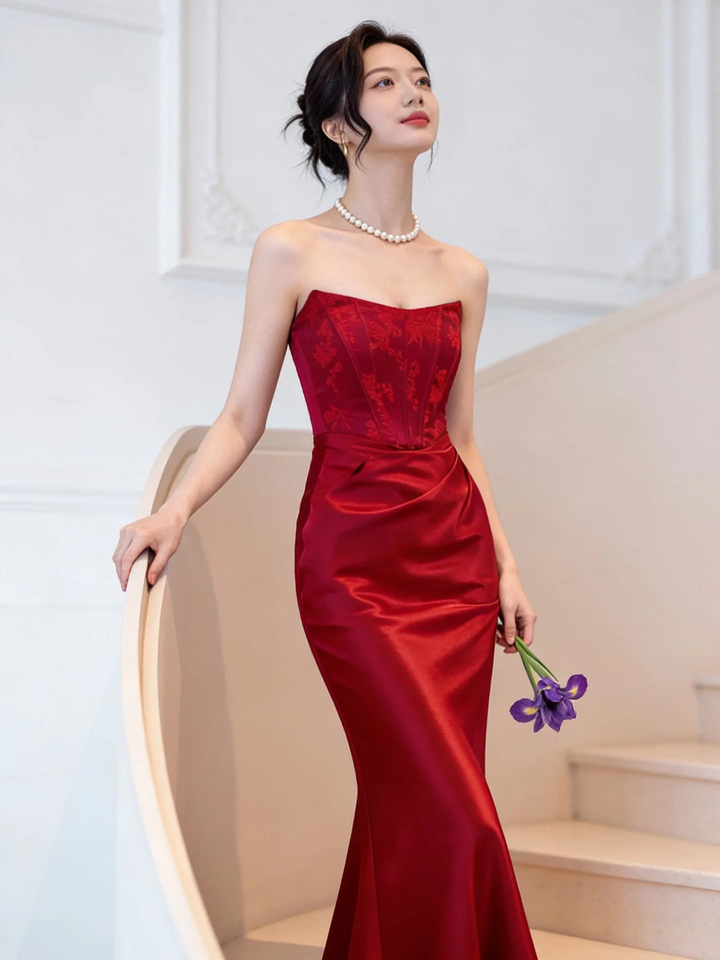 Abito da Sposa Rosso di Lusso, Elegante Vestito Ricamato Senza Spalline per Brindisi e Feste Nuziali, Abbigliamento Formale da Donna