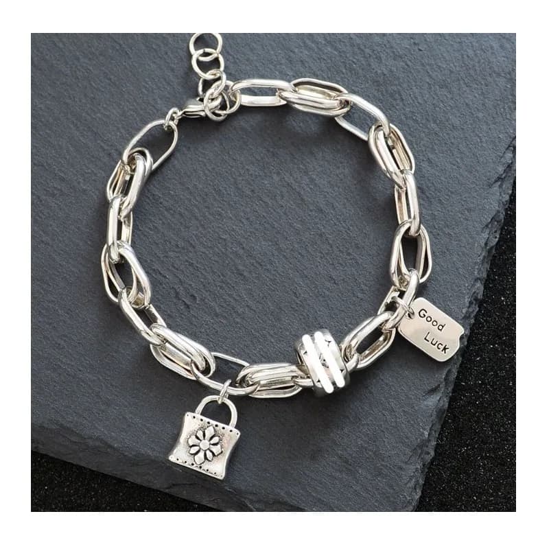 Bracciale da donna con ciondolo a croce a forma di quadrifoglio portafortuna, design di nicchia, gioiello di alta gamma dal temperamento raffinato, stile dolce e cool
