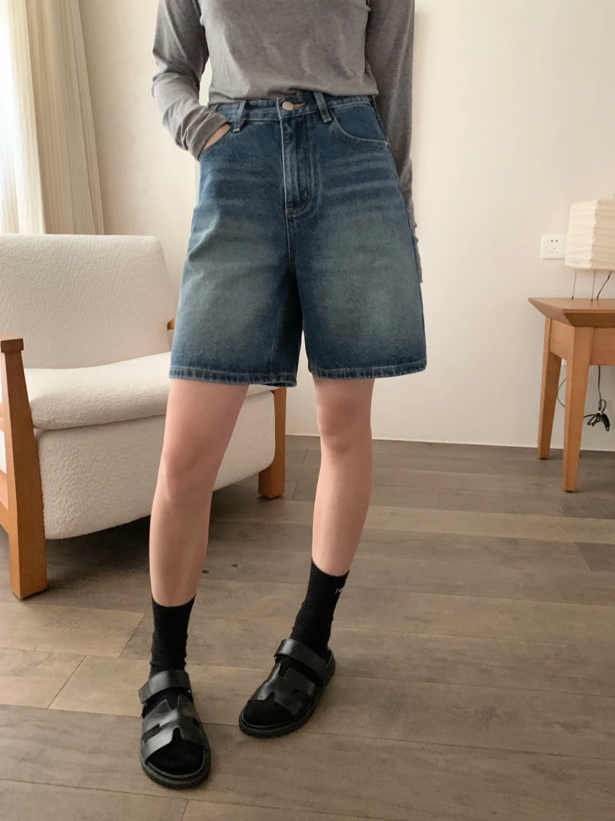 Lilian Shorts in Jeans Vintage Lavati, Senza Cintura, Effetto Distressed, da Donna, Gamba Dritta, Leggermente Elasticizzati, Vita Naturale, Tinta Unita