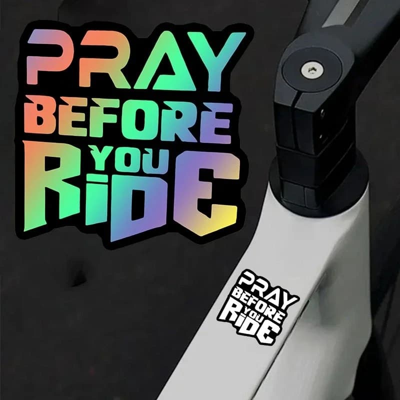Adesivo Universale in Vinile per Finestrini Auto, Biciclette e Scooter, 1 Pezzo 'PRAY BEFORE YOU RIDE', Adesivi Impermeabili per Caschi da Moto