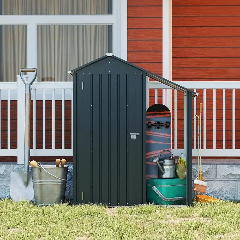 Casetta da Giardino Nera con Ripiani, Scaffale in Legno a Tetto Inclinato, Organizzatore da Giardino Impermeabile in Resina Plastica per Attrezzi
