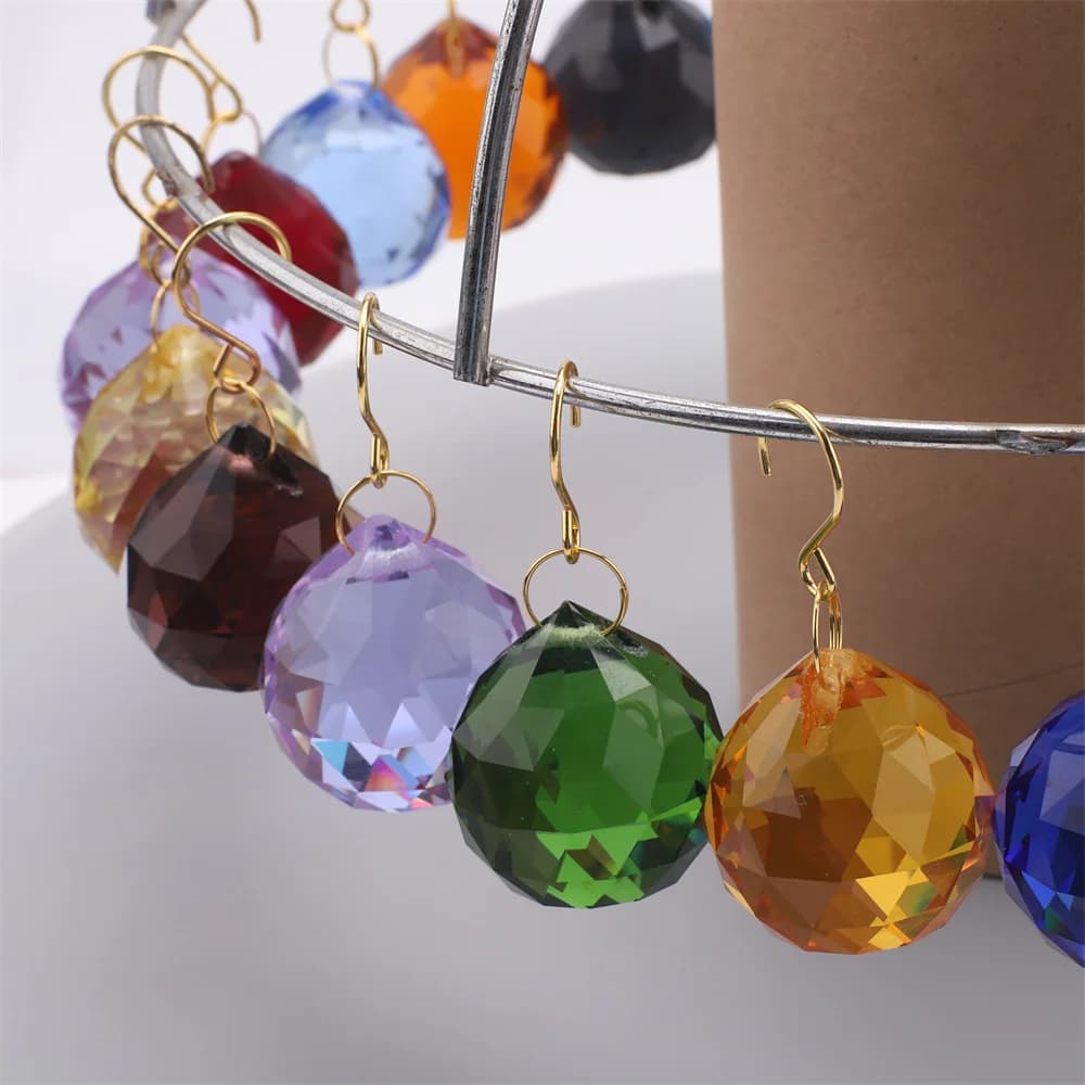 1Pc 30MM Sfera di Cristallo Acchiappasole Prismi Appesi Acchiappasole con Prisma di Vetro Arcobaleno Maker per Finestre Casa Camera Decorazione del Giardino