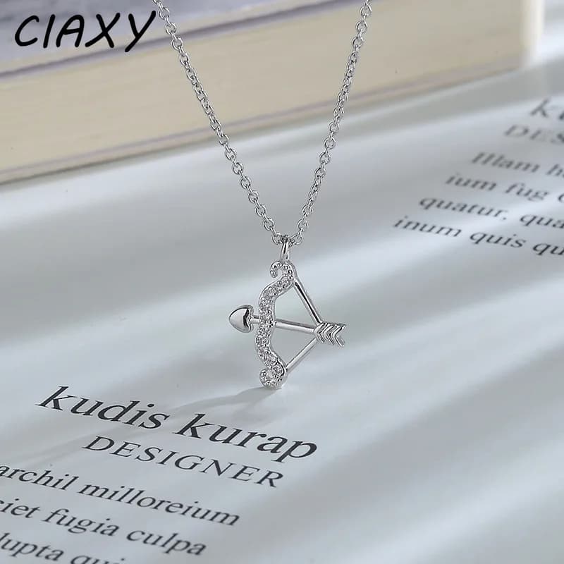 CIAXY Collane con Arco e Freccia di Eros in Argento con Zirconi per Donne, Ciondolo Freccia d'Amore di Cupido, Catena per Clavicola, Gioielli da Festa