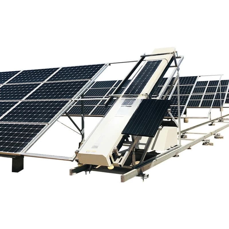 Robot centralizzato per la pulizia di impianti fotovoltaici, attrezzatura per la pulizia di pannelli solari